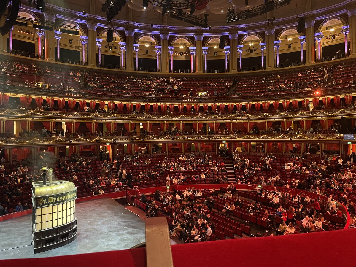 SQVSNH's tweet image. 2024年の締めは、ロイヤルアルバートホールで、くるみ割り人形！
今まで観た、ROHの演出よりも好き😊でした。もっと華やかというか、新しい感じ。来年はどうなるのか今から楽しみ。
チケットが高過ぎないのも嬉しい☺️
#RoyalAlbertHall #Nutcracker