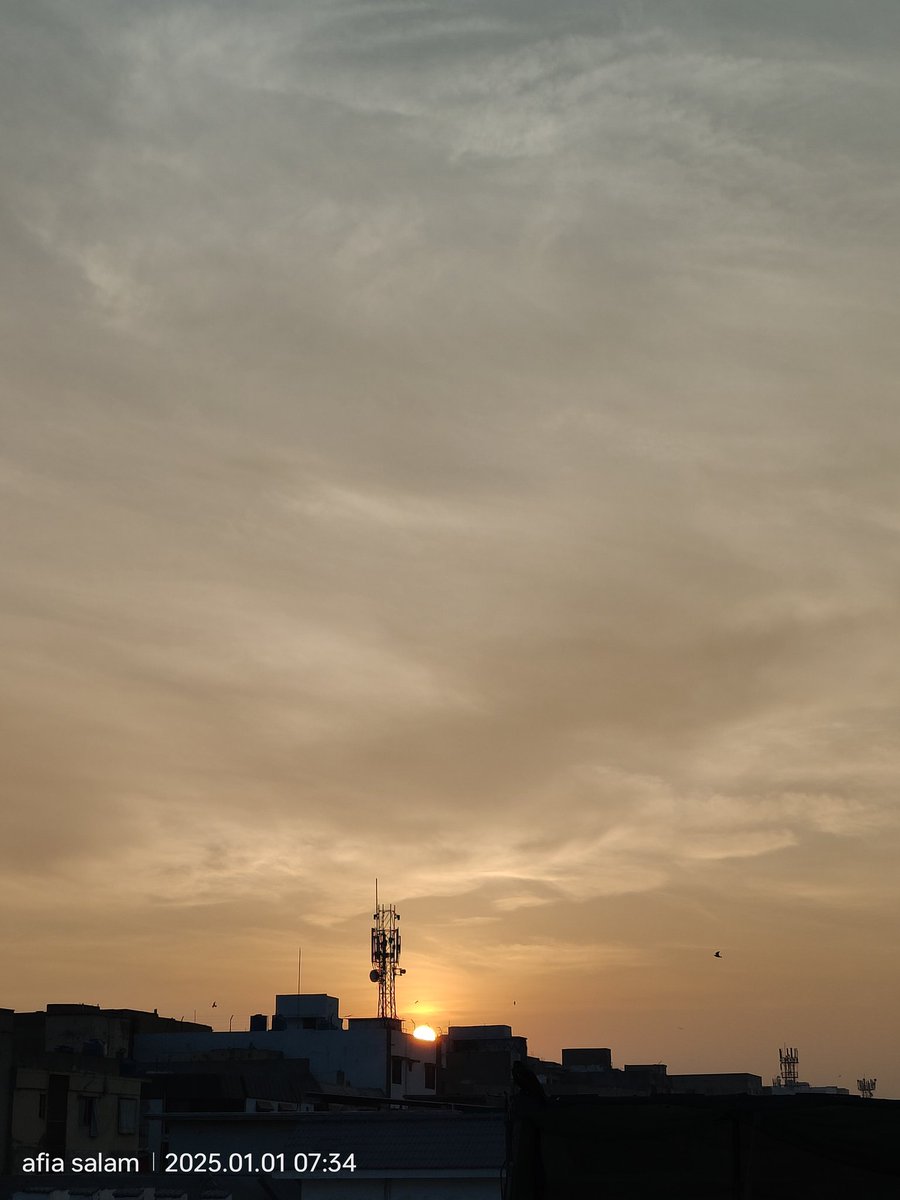 afiasalam's tweet image. Ok then #2025... Let's see what you can throw at us... Be kind! #FirstSunrise