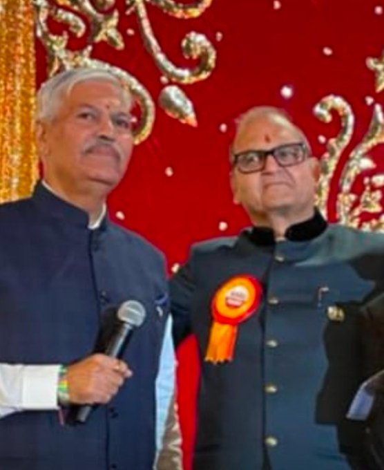 1stIndiaNews's tweet photo. पूर्व वरिष्ठ IPS बीएल सोनी का जन्मदिन आज 

RANA अध्यक्ष प्रेम भंडारी ने दी बीएल सोनी को दी बधाई, अमेरिका से दूरभाष पर सोनी को दी जन्मदिन ��ी शुभकामनाएं...

#RajasthanWithFirstIndia #RANA #IPS #BLSoni @PoliceRajasthan @PremBhandariNYC @RajCMO @KumariDiya https://t.co/3Umlz9IsuE