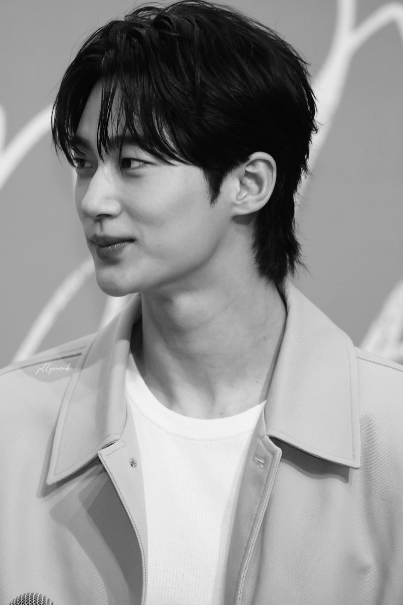 240713

새해부터 프레스콘 우석이 보기💙

#변우석 #ByeonWooSeok