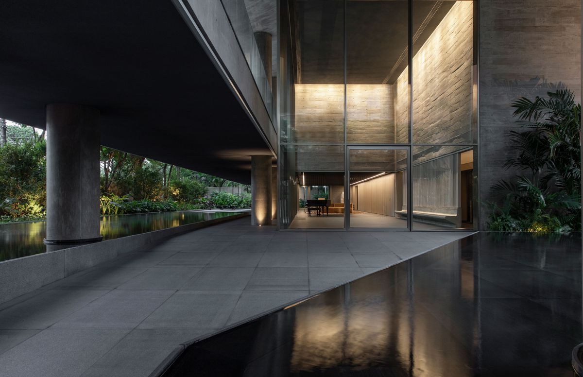 Architizer's tweet image. This building explores the concept of condensation versus evaporation through its facade design. 

Details: arc.ht/41XuMQG |📍São Paulo, Brazil #ArchitizerAwards