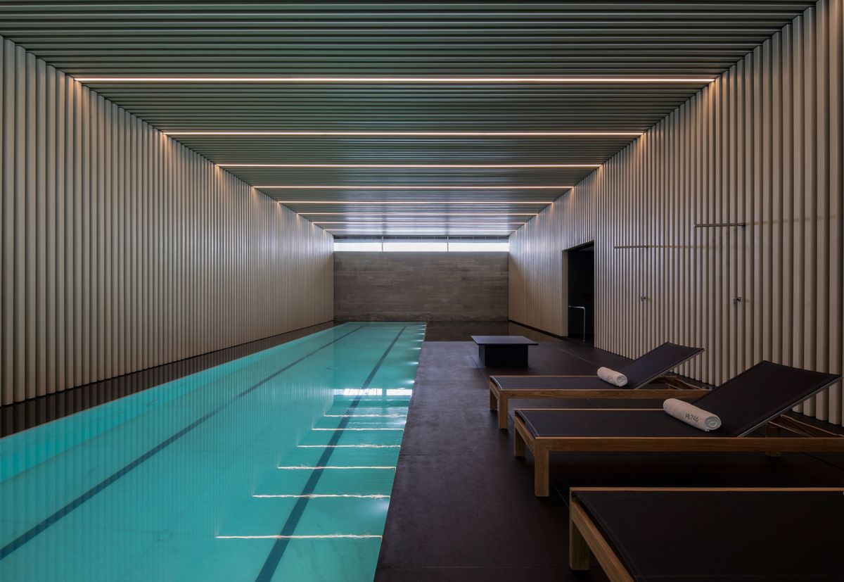 Architizer's tweet image. This building explores the concept of condensation versus evaporation through its facade design. 

Details: arc.ht/41XuMQG |📍São Paulo, Brazil #ArchitizerAwards