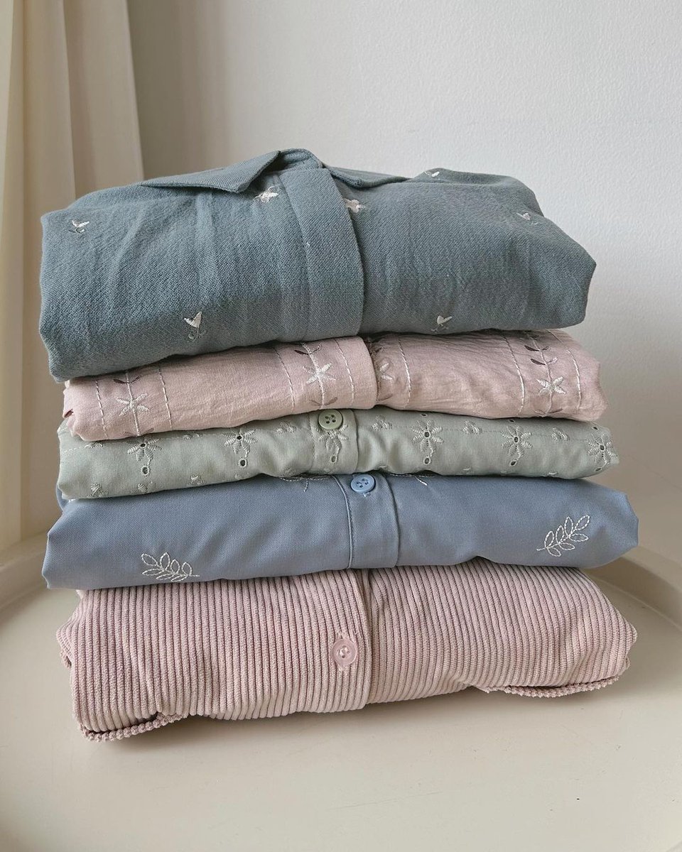 yang lagi bingung nyari outfit buat kuliah atau kerja coba mampir di brand lokal satu ini, koleksi outfitnya cakep-cakep semua 😭💗