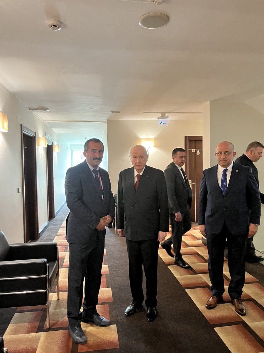 Bugün liderin doğum günü… 
Dikkat edin genel başkan değil Türkmen Liderin doğum günü… 
Genel başkan oy peşindedir iktidar peşindedir.. Lider ise Türk dünyasını ve Türk milletininin ideallerinin peşinde… 

Turan hayallerimize ulaştıracağına inancımız sonsuz 

<a href="/dbdevletbahceli/">Devlet Bahçeli</a>