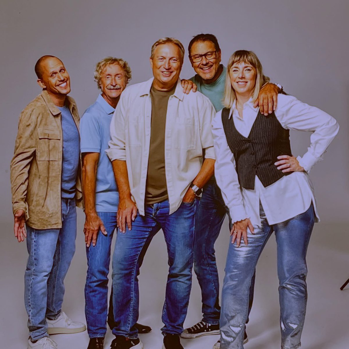 Team Somertijd wenst iedereen een geweldig, gelukkig, gezond en gezellig 2025! Tot 6 januari! 🥂