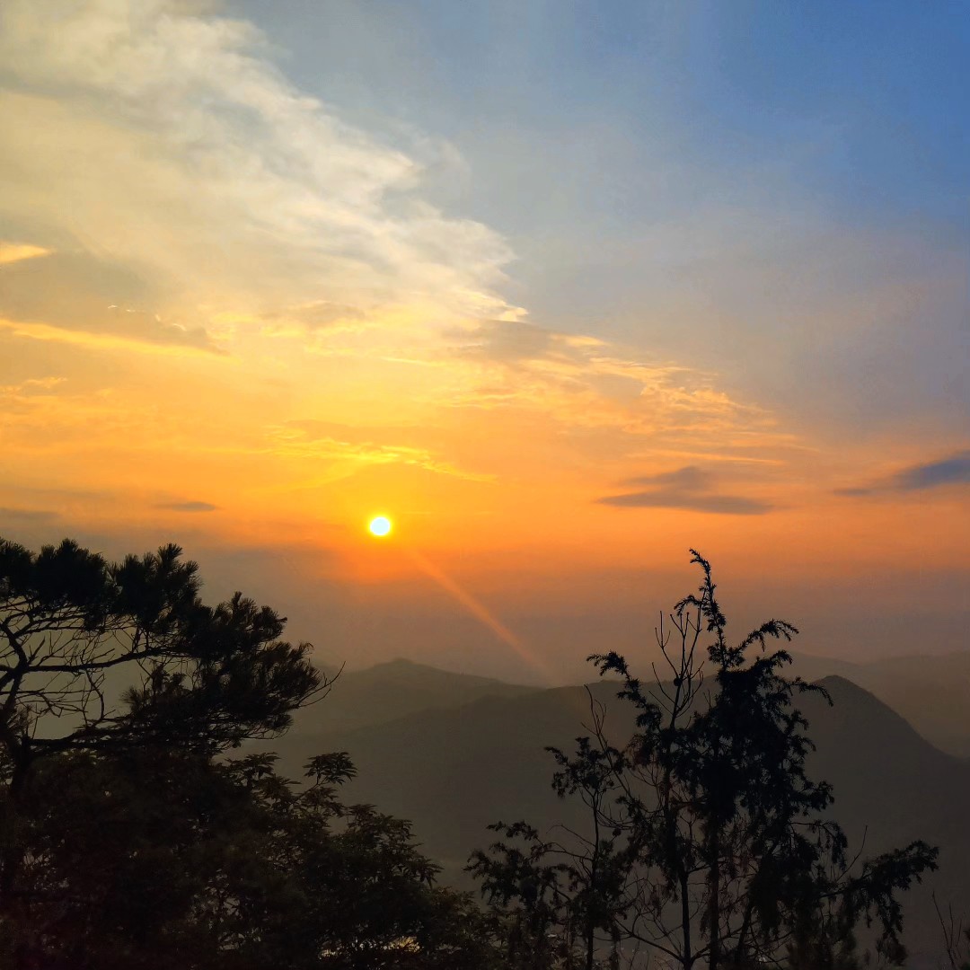 新年あけましておめでとうございます。
本年も仕事に遊びに邁進したいと思います。
健康に気をつけて良い一年を過ごしましょう
たまにしか来ない私にいつも温かいお言葉ありがとうございます。これからもよろしくお願いします。