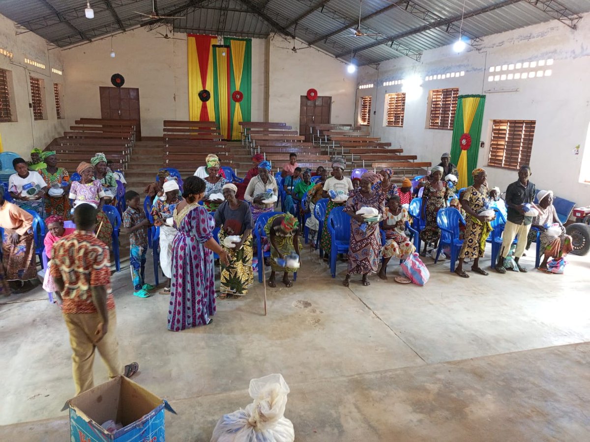 Distribution de vivres et non vivre  aux personnes vulnérables dans la <a href="/2Doufelgou/">Commune Doufelgou 2</a> pour la fête de nouvel An 2025.

<a href="/2Doufelgou/">Commune Doufelgou 2</a> <a href="/AIMFrancophones/">AIMF</a> <a href="/UCLGAfrica/">CGLU Afrique</a> <a href="/ONUFemmes/">ONU Femmes</a> <a href="/EchosCommunesTg/">Échos des Communes du Togo 🇹🇬</a> <a href="/fct228/">Faîtière des Communes du Togo</a> <a href="/EssotomK/">Essotom KAMALI 🇹🇬</a>