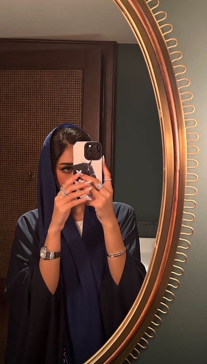 moonuae2022's tweet photo. وَتُعْـجِبُنِي عِزَّةُ نَفْسِــي

حِينَ لَا أُقَـارِنَ نَفْسِي بِأَحَدٍ .

أحب الاستثناء وأستحقه https://t.co/8HBpuvabeN