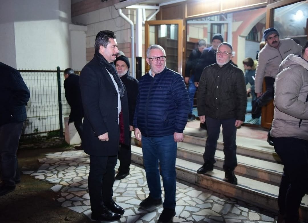 Üç Aylar’ın başlangıcı vesilesiyle bu sabah Hatuniye Camii’nde hemşehrilerimizle birlikte sabah namazında buluştuk. Kur’an-ı Kerim tilavetiyle huzur bulduğumuz güzel bir programı hep birlikte gerçekleştirdik. Yenişehir Belediyesi olarak sıcak çorba ikramında bulunduk.