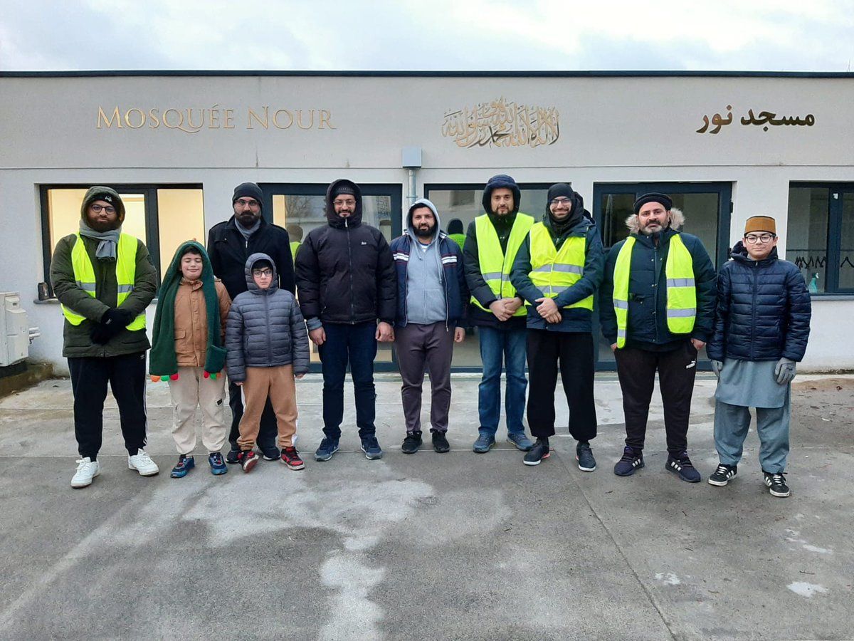 AMAF_HdF's tweet photo. Un nettoyage a été organisé ce matin à Beuvrages à l'occasion de la nouvelle année, mobilisant plusieurs membres de la communauté. Ils ont nettoyé les lieux et leurs environs, collectant divers déchets pour préserver la propreté et offrir un cadre agréable à la communauté locale. https://t.co/jLx6ry3v7F