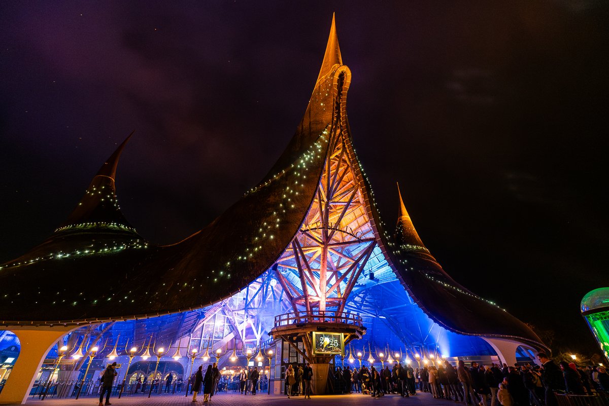 MadeinEfteling's tweet photo. Happy New Year, dear @Efteling friends. ✨🎇

#Efteling https://t.co/AgSMBOpN9J