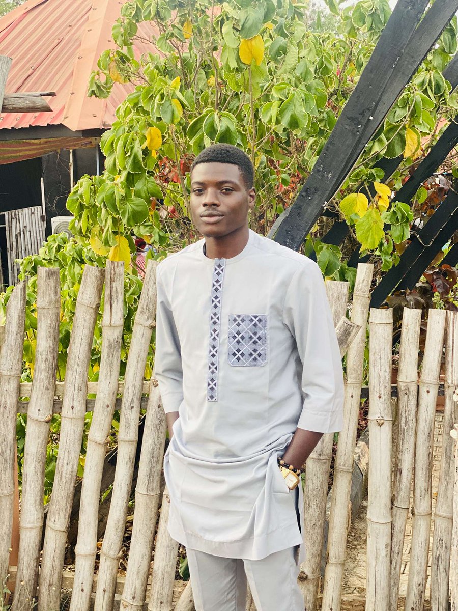 Dee_Couturee's tweet image. A quick introduction for the people that's new here.
My name is Damilare. I'm a fashion designer, and I own the fashion brand DEE COUTURE. I sew varieties of Men wear like Kaftans, Agbada, Corporate pants, shirts and lots more...
Kindly check out my media for my works.