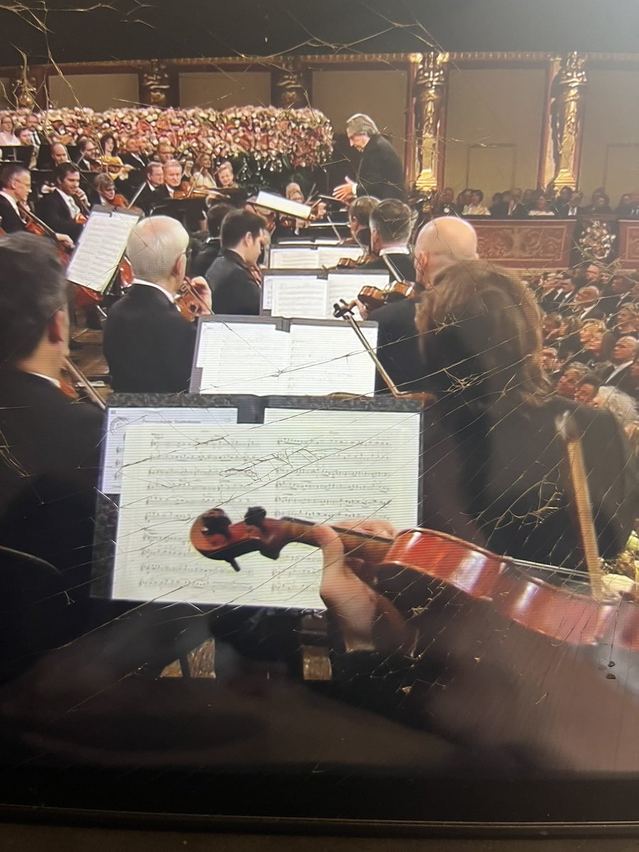 植田 晴 tweet media