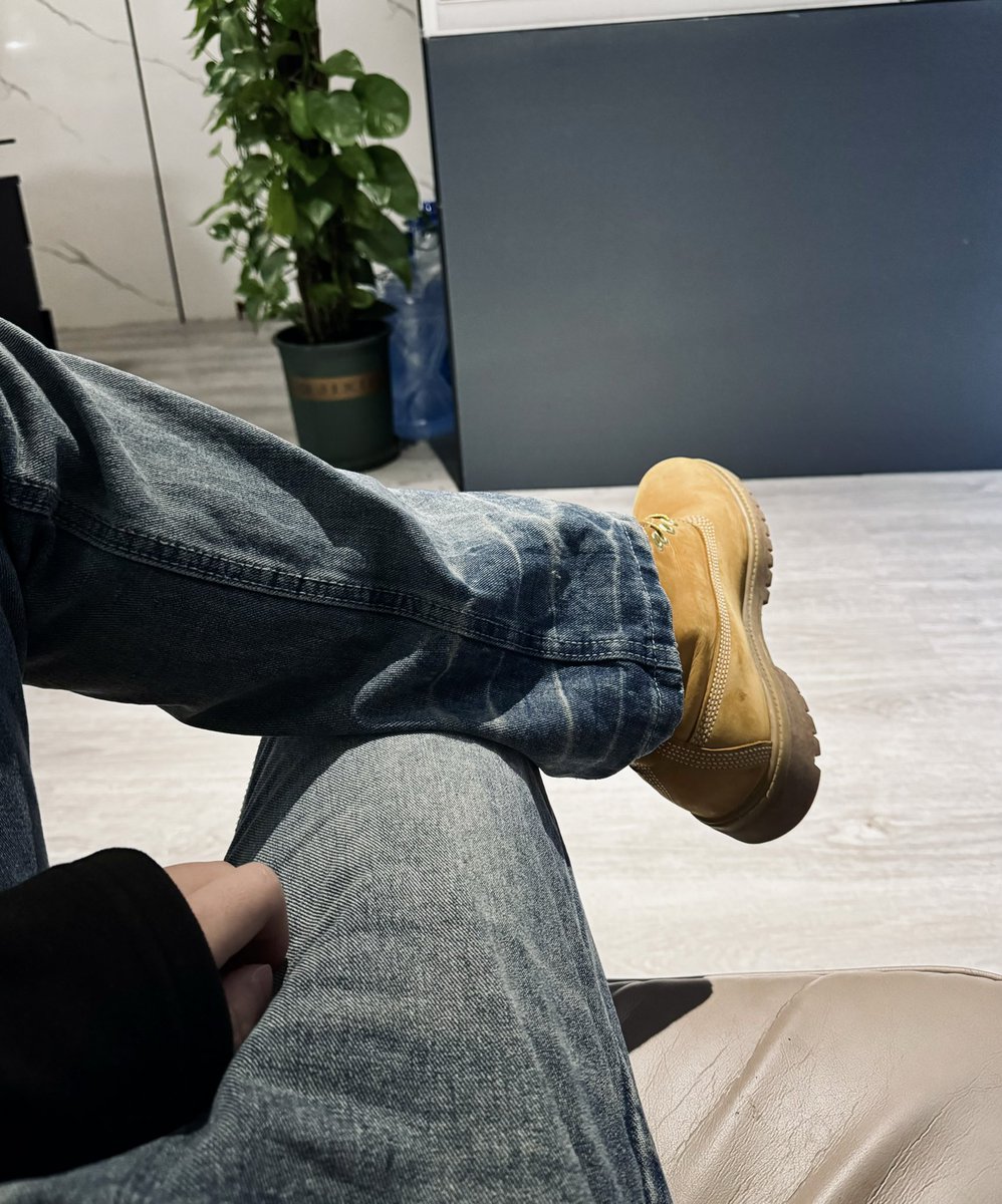 新年第一天 就有傻逼迫不及待 花钱买嘲笑 ，为你祖宗倾家荡产！