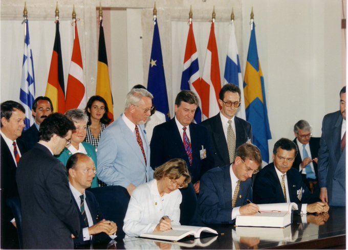 Slovak Embassy to Sweden, Denmark,Norway & Iceland (@slovakembsweden) on Twitter photo #30 years ago, the EU welcomed #Sweden - together with Finland and Austria - into the #EU family.
Together, we became a greater political, economic and cultural community.
Grattis Sverige!
Grattis <a href="/Rosencrantz_J/">Jessica Rosencrantz</a>
Grattis <a href="/carlbildt/">Carl Bildt</a>
🇸🇰 🤝 🇸🇪 #30 years ago, the EU welcomed #Sweden - together with Finland and Austria - into the #EU family.
Together, we became a greater political, economic and cultural community.
Grattis Sverige!
Grattis <a href="/Rosencrantz_J/">Jessica Rosencrantz</a>
Grattis <a href="/carlbildt/">Carl Bildt</a>
🇸🇰 🤝 🇸🇪