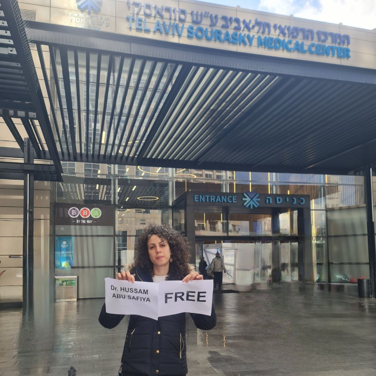 The lawyer Afnan Khalifa, a Palestinian with Israeli citizenship, protested alone in front of a hospital in Tel Aviv, Israel, calling for the release of Dr. Hussam Abu Safiya.