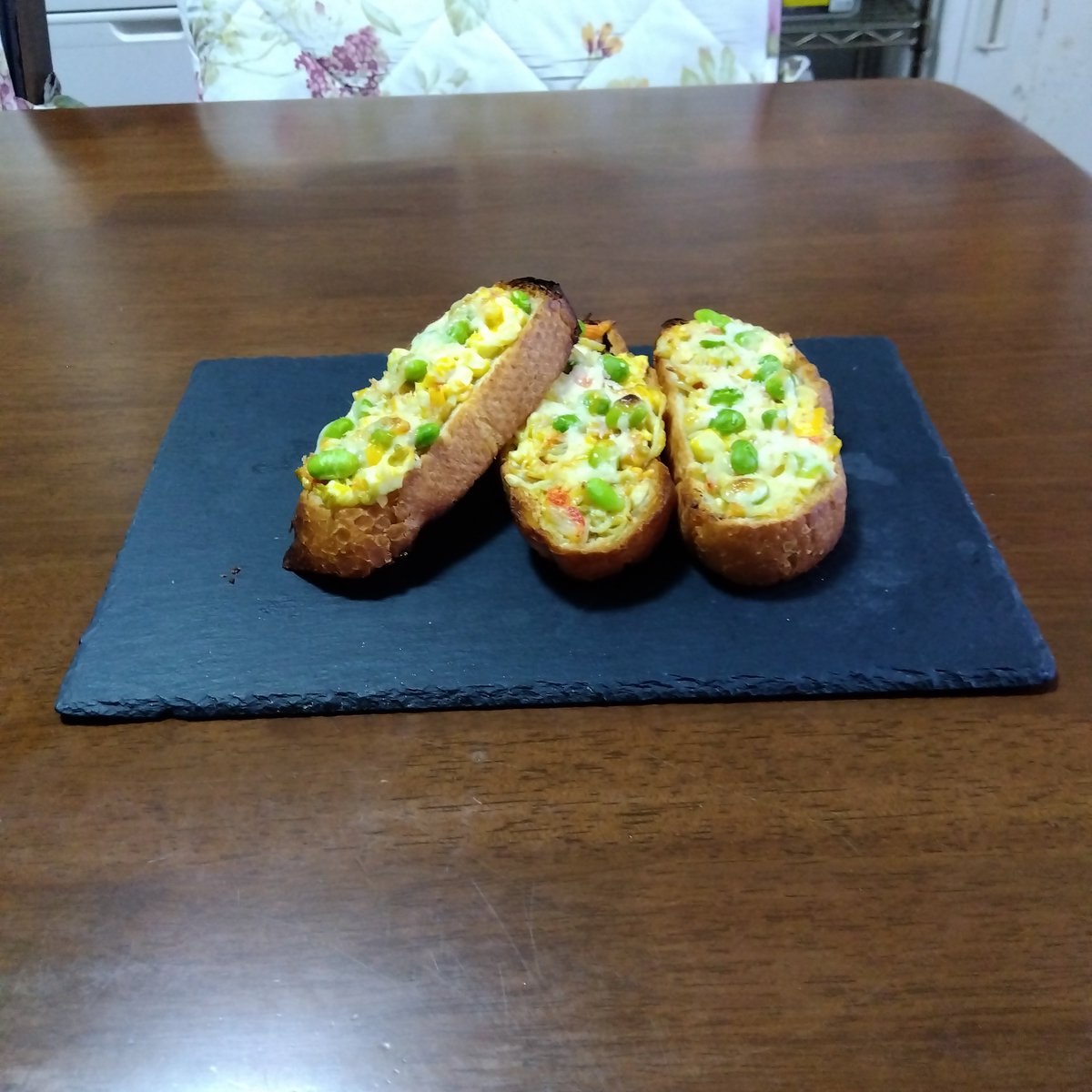 dadan0307's tweet photo. 2025-01-01
『かにかま＆玉子のCheeseBucket』を作りました～
2025年明けま���ておめでとうございます(^^♪
今年もよろしくお願いします。
#おうちごはん
#自炊
#料理好きな人と繋がりたい
#フランスパン
#フランスパンアレンジ
#フランスパントースト
#かにかまトースト
#���子トースト
#チーズトースト https://t.co/wEAijvAjh9