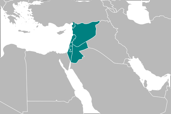 assoweh1981's tweet photo. L'importance des habitants du Sham (Levant) dans la croyance islamique : Perspectives théologiques, eschatologiques et contextuelles

Résumé
Cet article explore l'importance spirituelle, théologique et eschatologique attribuée aux habitants du Sham (Syrie, Palestine, Jordanie et Liban) dans l'Islam, en s'appuyant sur les textes coraniques et les traditions prophétiques authentiques. Il analyse le rôle historique et eschatologique du Sham dans le contexte des épreuves de la Fin des Temps et de la préservation des valeurs islamiques. L'étude présente également une analyse critique des hadiths rapportés sur ce sujet, en distinguant les narrations authentiques et leurs implications.

1. Introduction
Le Sham, région couvrant les actuels Syrie, Palestine, Jordanie et Liban, occupe une place centrale dans la tradition islamique. Cette région est souvent mentionnée dans le Coran et les hadiths comme une terre bénie et un point focal des événements eschatologiques. L’objectif de cet article est d’examiner les références scripturaires et prophétiques concernant le Sham et d’en dégager les enseignements théologiques et eschatologiques pertinents.

2. Les habitants du Sham dans le Coran et la Sunna
2.1. Références coraniques
Le Coran mentionne la région du Sham de manière implicite et explicite, soulignant sa bénédiction et son importance spirituelle :
Sourate Al-Isra (17:1) : « Gloire et pureté à Celui qui de nuit fit voyager Son serviteur [...] jusqu'à la Mosquée Al-Aqsa dont Nous avons béni les alentours. »
Cette évocation relie le Sham à un événement majeur de la vie du Prophète, le voyage nocturne (« Isra ») et l’ascension (« Mi’raj »). Les exégètes tels qu'Ibn Kathir confirment que la "bénédiction" de cette région s'étend à son importance spirituelle et historique.
Sourate At-Tin (95:1-3) : « Par le figuier et l'olivier ! Par le Mont Sinaï ! Et par cette ville sûre ! »
D”après Ibn Kathir et Al-Qurtubi, le figuier et l’olivier représentent respectivement la Palestine et le Sham, régions associées aux prophètes et bénies par Allah.
2.2. Les traditions prophètiques (hadiths) authentiques liés au Sham
Le Prophète Muhammad (paix et bénédictions sur lui) a mentionné le Sham à plusieurs reprises, soulignant sa bénédiction et son importance pour la communauté musulmane. Parmi les ahadith les plus significatifs :
La bénédiction du Sham :
Rapporté par al-Bukhari (Sahih al-Bukhari, Livre 88, Hadith 7) : « Ô Allah, bénis notre Sham et notre Yémen. »
Ce hadith montre que le Prophète priait spécialement pour la région du Sham, mettant en évidence sa centralité spirituelle.
La corruption des gens du Sham :
Rapporté par At-Tirmidhi (Jami' At-Tirmidhi, Hadith 2192) : « Si les habitants du Sham se corrompent, il n’y aura plus de bien en vous. »
Ce hadith met en garde contre la corruption dans cette région, considérée comme un présage des troubles plus larges dans la communauté musulmane.

La faction victorieuse (« Ta’ifa Mansoura ») :
Rapporté par al-Bukhari et Muslim (Sahih Muslim, Livre 34, Hadith 1780) : « Une faction de ma communauté restera victorieuse sur la vérité, rien ne leur nuira jusqu’à l’Heure. »
Les savants considèrent souvent que cette faction inclut les habitants du Sham, fidèles aux enseignements de l’Islam. Ibn Taymiyya souligne que cela englobe également ceux qui s'engagent dans la préservation de la foi et la lutte pour la justice.

3. Sham et l'eschatologie islamique
3.1. Sham comme terre des épreuves et des bénédictions
Hadith rapporté par Abu Dawood (Sunan Abu Dawood, Hadith 2482) : « Les croyants se rassembleront à Sham lors des grandes épreuves de la Fin des Temps. »
Cette prophétie dépeint Sham comme un refuge pour les croyants face aux tribulations majeures. Al-Nawawi interprète ce hadith comme un appel à considérer Sham comme un symbole de résilience et de foi.
3.2. Événements de la Fin des Temps
Retour de Issa (Jésus, paix sur lui) :
Rapporté par Muslim (Sahih Muslim, Livre 41, Hadith 7015) : « Jésus fils de Marie descendra près du minaret blanc à Damas, en Syrie. »
Cette narration fait de Sham un lieu clé de l’eschatologie islamique. Selon Ibn Hajar al-Asqalani, cela souligne la centralité spirituelle de Sham dans les événements eschatologiques.
La bataille contre le Dajjal (Antéchrist) :
Rapporté par Ahmad et Muslim (Musnad Ahmad, Hadith 16937) : « Le Dajjal sera tué à Lod (Palestine), près de Sham. »
Ibn Kathir indique que cette bataille finale est un rappel de l'importance de Sham comme lieu de triomphe des croyants.
3.3. Liens avec l’Imam Mahdi
Hadith rapporté par Abu Dawood (Sunan Abu Dawood, Hadith 4286) : « Le Mahdi apparaîtra au Sham pour unir les croyants. »
Cette prophétie est souvent interprétée comme un événement préfigurant l’unité de la communauté musulmane sous un leadership divinement guidé.
4. Analyse critique des hadiths et leur application contemporaine
4.1. Classification des hadiths
Les savants comme al-Bukhari et Muslim ont classifié ces ahadith comme « sahih » (authentiques). Certains hadiths sur Sham présentent des chaînes de transmission (« isnad ») faibles, mais les savants les considèrent souvent comme acceptables pour les vertus (« fada'il »). Al-Albani, dans son ouvrage "Silsilat al-Ahadith as-Sahiha", a confirmé l'authenticité de plusieurs de ces narrations.
4.2. Application contemporaine
Les croyants sont encouragés à protéger les valeurs religieuses et spirituelles du Sham, considéré comme un point de référence pour la communauté musulmane.
Face aux crises modernes (guerres, déplacements de population), ces hadiths rappellent l’importance de la foi et de la solidarité. Les travaux de Sheikh Yusuf al-Qaradawi ont mis en lumière la nécessité d'une unité islamique autour du Sham.

5. Conclusion
Le Sham occupe une place centrale dans la croyance islamique, en tant que terre bénie, refuge pour les croyants et point focal des événements eschatologiques. Les textes coraniques et prophétiques rappellent son rôle spirituel et historique, tout en offrant des leçons universelles pour préserver la foi et affronter les épreuves. L’importance attribuée à cette région invite les musulmans à reconnaître et à protéger son patrimoine.

Références bibliographiques :
Sahih al-Bukhari : Livre 88, Hadith 7.
Sahih Muslim : Livre 34, Hadith 1780.
Jami' At-Tirmidhi : Hadith 2192.
Musnad Ahmad : Hadith 16937.
Tafsir Ibn Kathir : Exégèse des versets sur le Sham.
Al-Nawawi : Commentaire sur Sahih Muslim.
Ibn Hajar al-Asqalani : Fath al-Bari, commentaire sur Sahih al-Bukhari.
Sheikh Al-Albani : Silsilat al-Ahadith as-Sahiha.