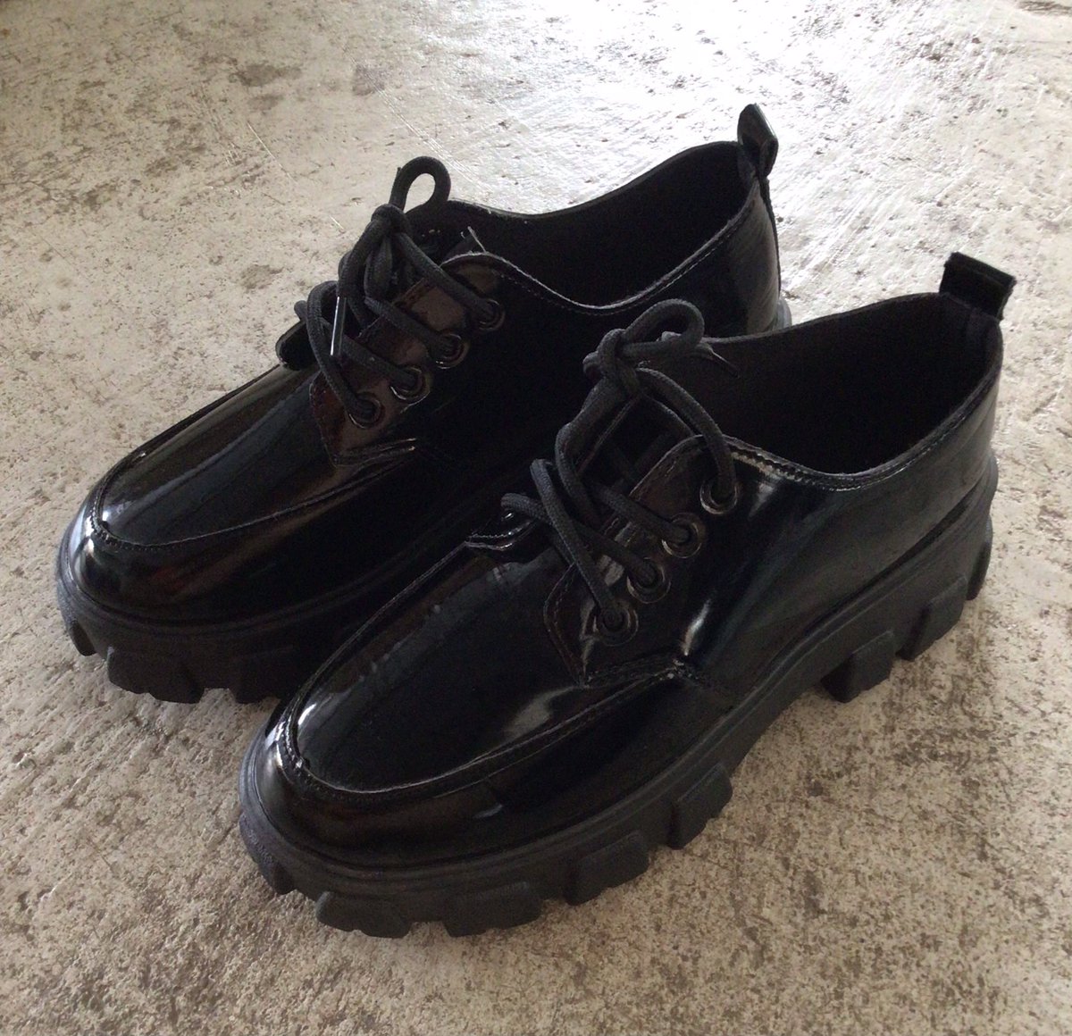 Bebb_store's tweet photo. ส่งต่อค่าาา รองเท้าหนังดำเงา
ไซส์ 41 ขายต่อ150รวมส่งงับ
(ยังไม่เคยใส่เลย)
สนใจdmมาเลยงับ

#ส่งต่อเสื้อผ้ามือสอง #เสื้อผ้ามือสอง #ส่งต่อรองเท้า 
#ส่งต่อ #เสื้อผ้าสาวอวบ #เสื้อผ้าสไตล์เกาหลี  #โล๊ะตู้เสื้อผ้ามือสอง #โล๊ะ #ส่งต่อเสื้อผ้ามือ2 #เสื้อผ้าไซส์ใหญ่ #กางเกงยีนส์มือสอง https://t.co/4ruFlDr34C