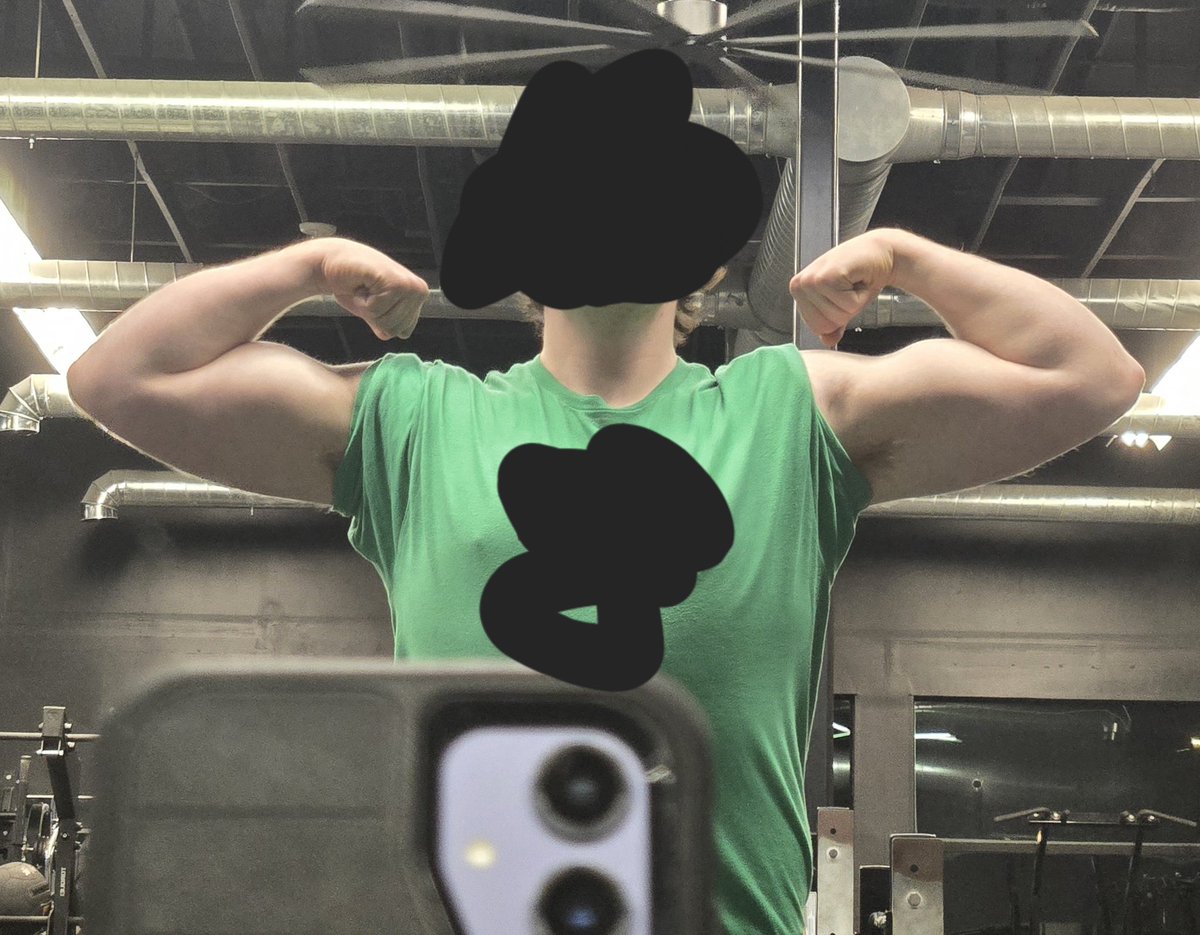 another muscle pic before 2024 ends MWAHAHAJA