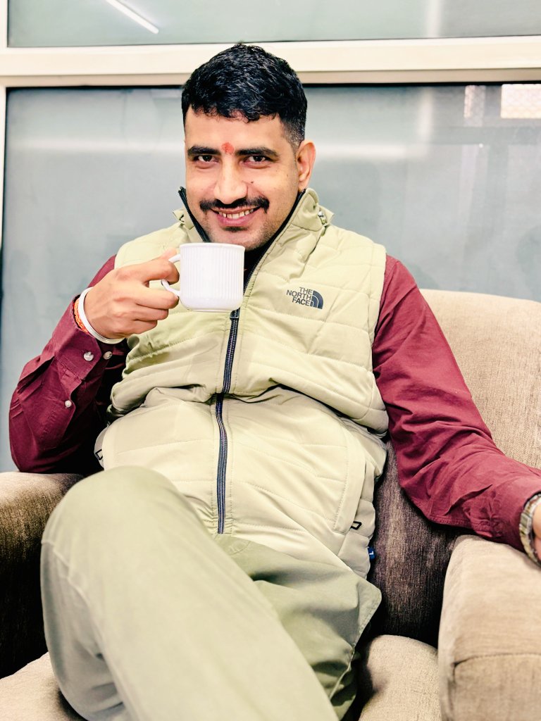 NemiBhakar's tweet photo. Happy New Year everyone 💐💐
☕️📷😊🙏💐
#राम_राम_सा #alwaysbehappy #GoodMorningEveryone #enjoylife #goodvibes #BePositiveBeHappy #HappyNewYear https://t.co/pQGpmgN17G