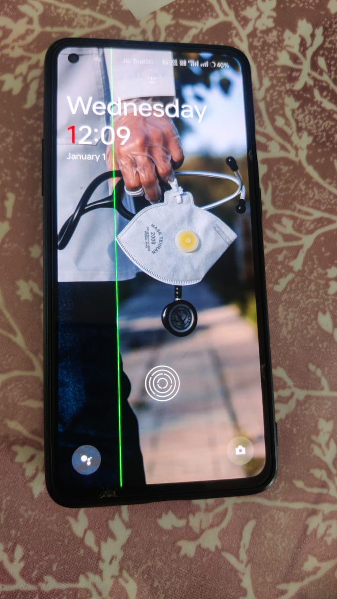 Arsh_1268's tweet image. After a software update, green lines appeared on my OnePlus 9r  screen. @OnePlus_Support told me  for screen replacement but I don't want to open my device instead you can provide me voucher. Fix your devices, OnePlus
#oneplusgreenlineissue
@OnePlus_Support
@OnePlus_IN
@oneplus