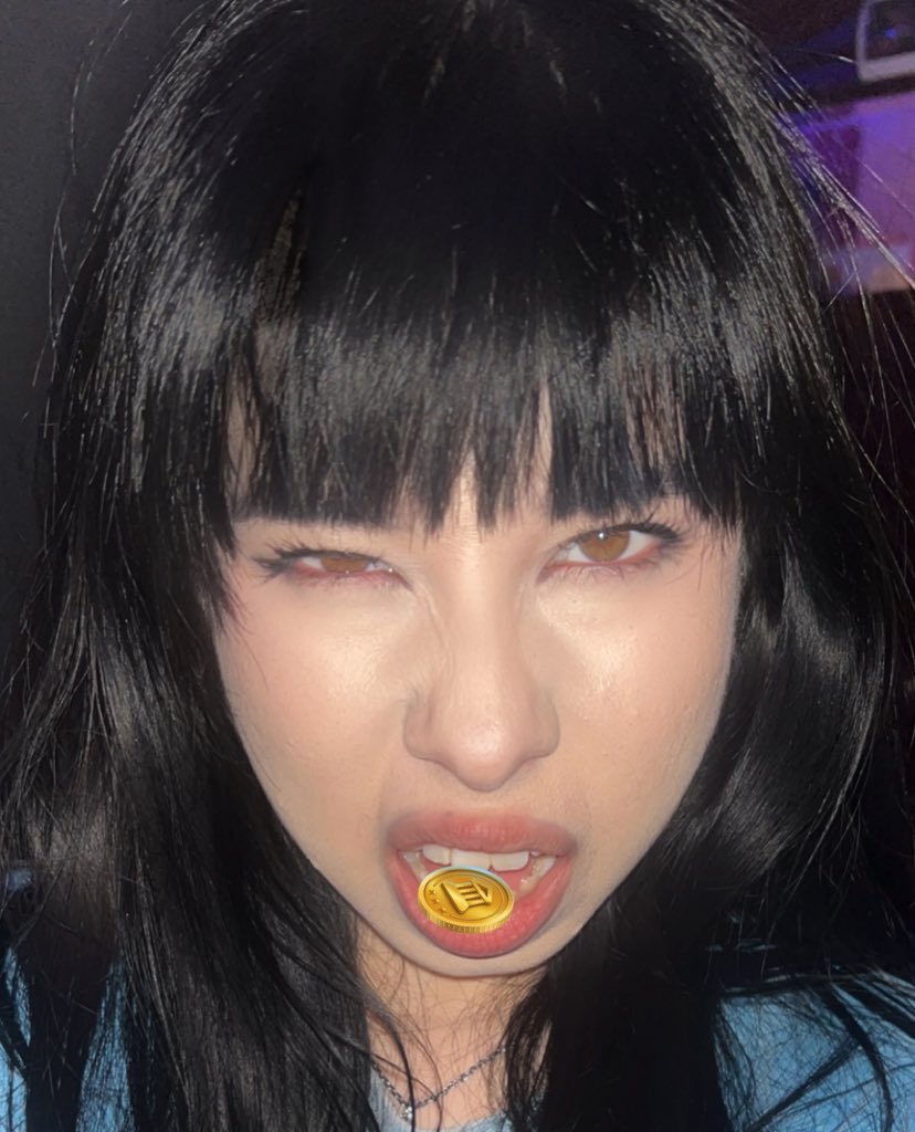 prezidentbarbie's tweet photo. first post of 2025 happy new year vros ♥️ #chippedtooth https://t.co/fLNG2GidTU
