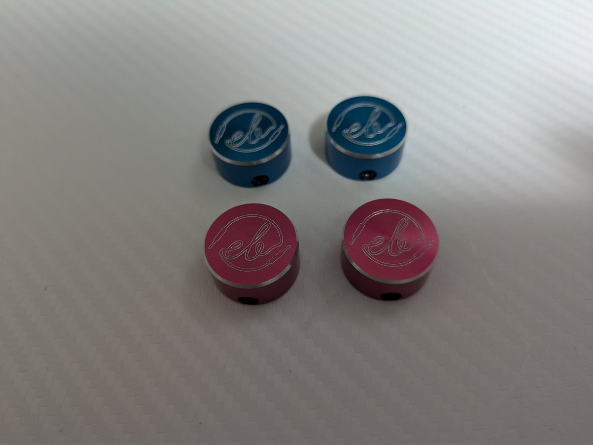 お正月なのでプレゼント企画やります✨️

写真のフットスイッチカバーを2名の方へお譲りします！（どちらかは選べないです）

ご希望の方は、このポストをリポストしてください
集計が面倒なので、引用は無効にします🙏
リポストのみで大丈夫です！
〜1/5 24:00締切です