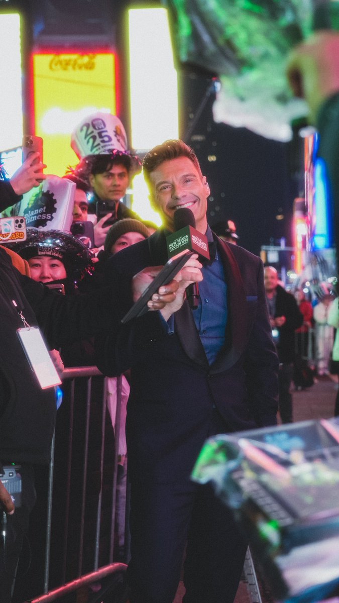 RyanSeacrest's tweet photo. There’s no place like Times Square on New Year’s Eve! This year is extra special for me—20 incredible years counting down to midnight with all of you. It’s an honor to ring in another year in the heart of the action. Let’s make this year unforgettable! #HappyNewYear https://t.co/gq5F5N3Swt