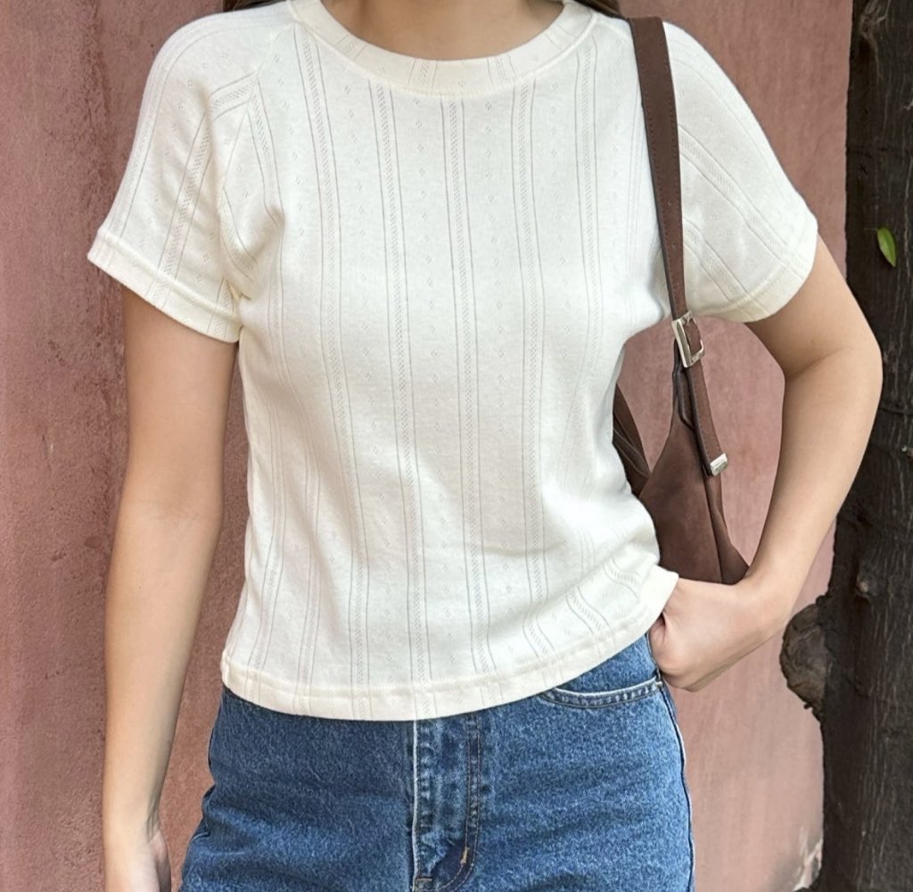 tamjaichunbkk's tweet photo. ติดใจเสื้อที่เป็นผ้า pointelle cotton 100% ไม่หนาใส่ที่ไทยได้ มีลายฉลุ เรียบๆ แต่ดูมีอะไร มีลายในตัวใส่แล้วน่ารัก สบาย ทั้งแขนยาว แขนสั้น สายเดี่ยว ราคาน่ารัก แต่ละร้านทรงกับลายฉลุก็จะไม่เหมือนกัน 🤏🏻🎀⭐️🤍 https://t.co/n5Z0Em8RKE