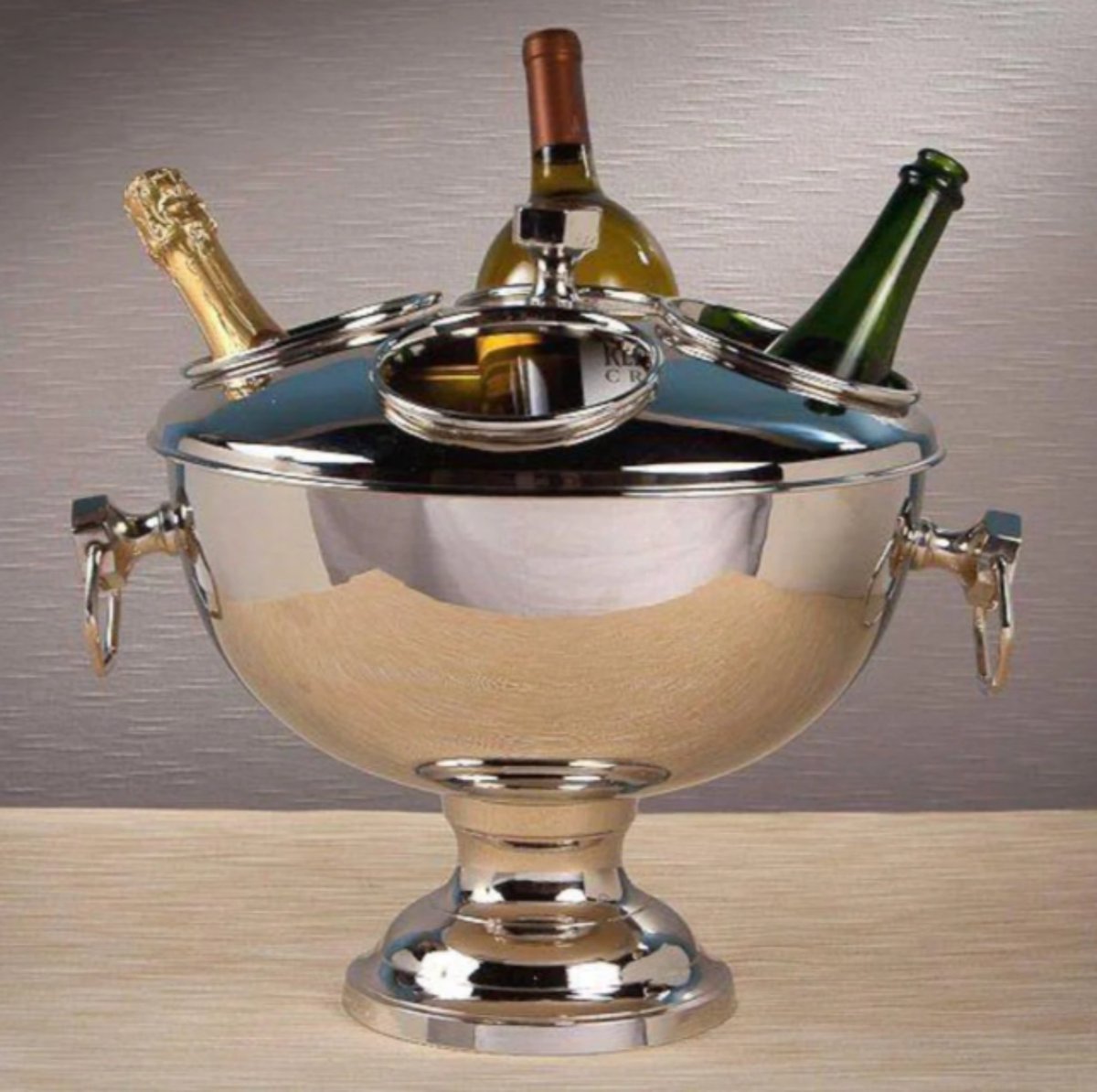 angiehomesoff's tweet image. Silver Champagne Wine Cooler for Bar - Angie Homes Serverware  

Looking for the perfect bar accessory? 🍾✨ The Silver Champagne Wine Cooler from Angie Homes Serverware .

 #BarStyle #ElegantLiving 

Shop now and transform your interiors: 
angiehomes.co/products/silve…