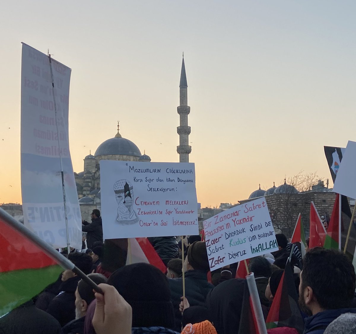 taha_yuzer's tweet photo. Ayasofya ✅
Suriye ✅
Filistin 🇵🇸 ⏳
#FilistinBizimDavamız https://t.co/BIIYAmTa8y