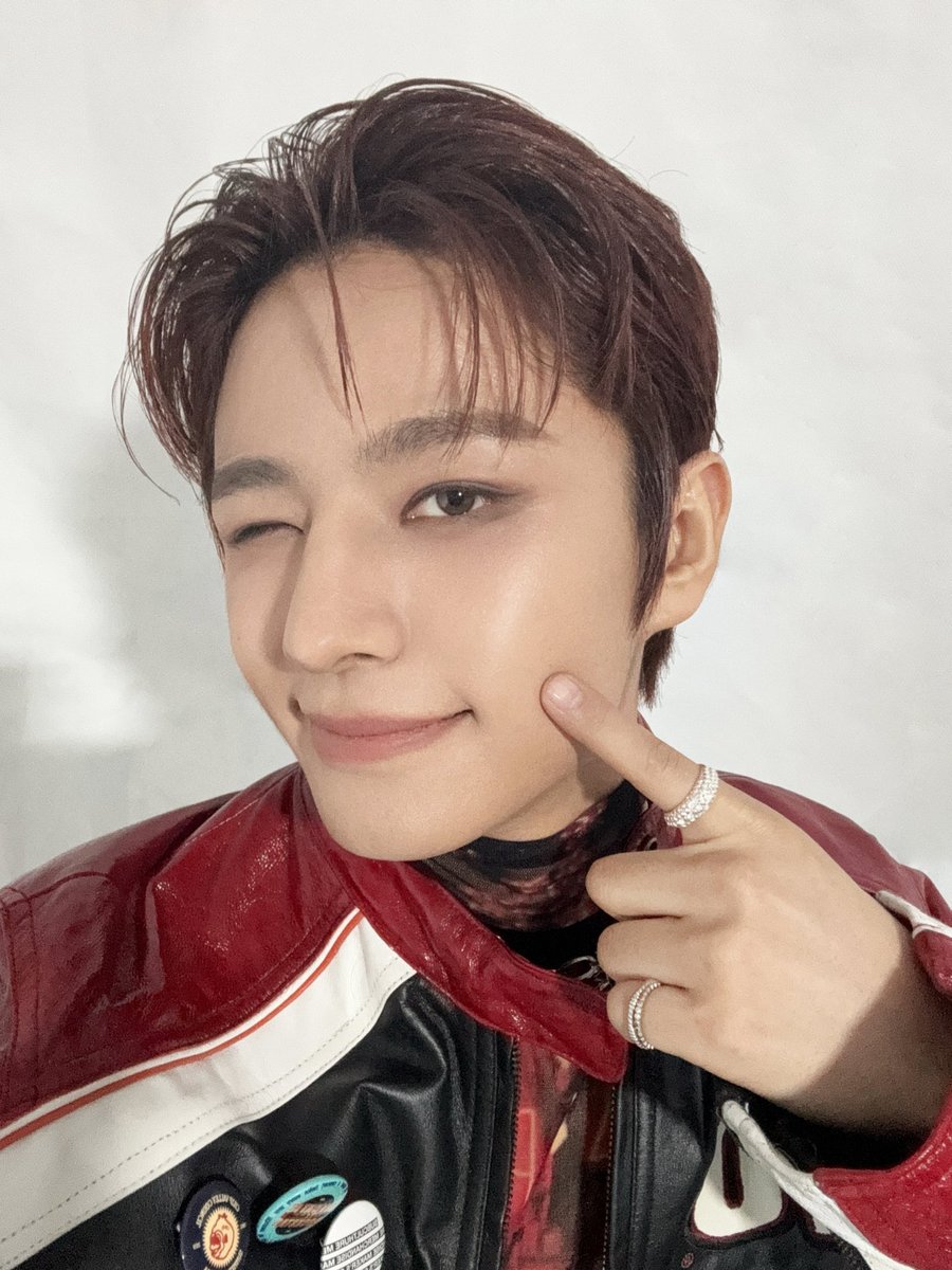 LEV_Official_'s tweet photo. Hello，2025 💛

#LEV #레비 #レビ
#Wangzihao #왕즈하오 #王子浩 #ズハオ https://t.co/G05zuXPlT1