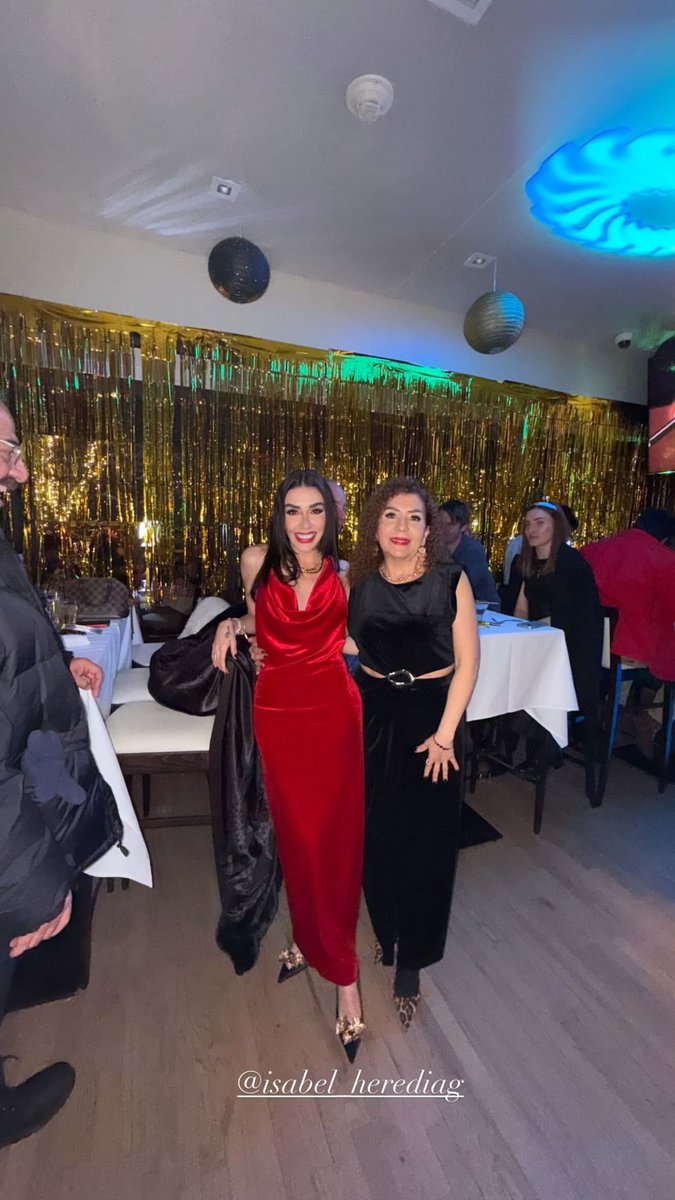 Mi señora esposa y mi suegris🙂‍↔️