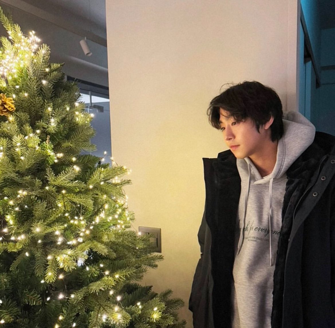 m_oxd_'s tweet photo. w0o_jin , chacha_eunjae / 250101

연말 데이트 🎄❄️
올해도 잘 부탁해 여보 https://t.co/jyFMLx9ijr