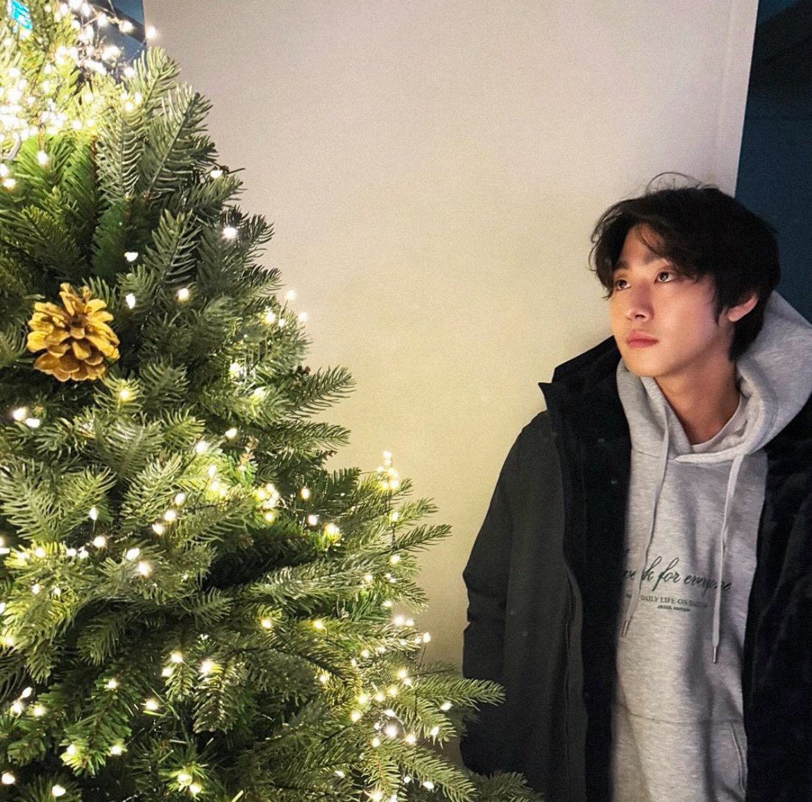 m_oxd_'s tweet photo. w0o_jin , chacha_eunjae / 250101

연말 데이트 🎄❄️
올해도 잘 부탁해 여보 https://t.co/jyFMLx9ijr