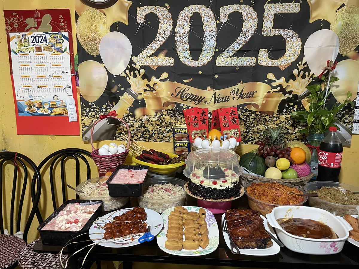 joannamaxri's tweet photo. Welcome 2025 ✨
Wishing us all a happy new year filled with love, hope, blessings, peace and abundance! 🤎✨ https://t.co/YZ5tL0s9oH