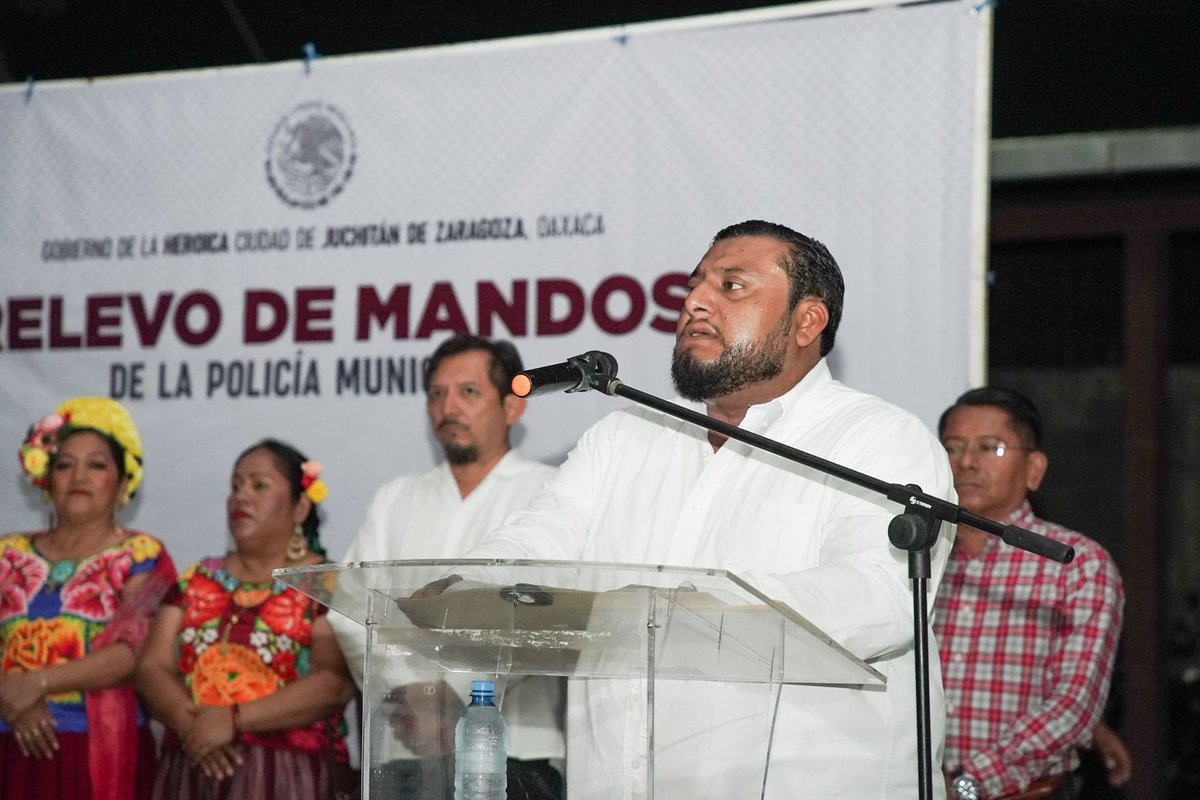 jesusromerooax's tweet photo. En la sierra norte, istmo, valles centrales y costa trabajamos coordinados con los distintos ordenes. Avanzan las tomas de protesta y las entregas de mandos de seguridad sin contratiempos. https://t.co/W1Gs24CvZg