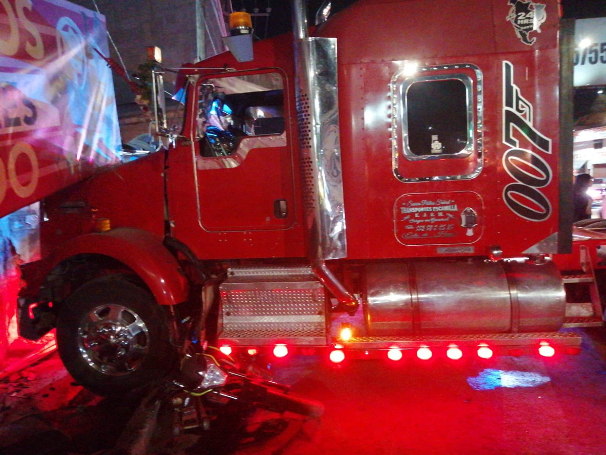 Central_MXH's tweet image. #CentralMX #Hidalgo #TulancingoHidalgo

🚨🚨 En las postrimerías de 2024, se suscitó un accidente en el Boulevard Emiliano Zapata, provocando un accidente en el Boulevard la Morena, cerca de la vulcanizadora González y Tacos Memo, en Tulancingo, en el que estuvo involucrado un…