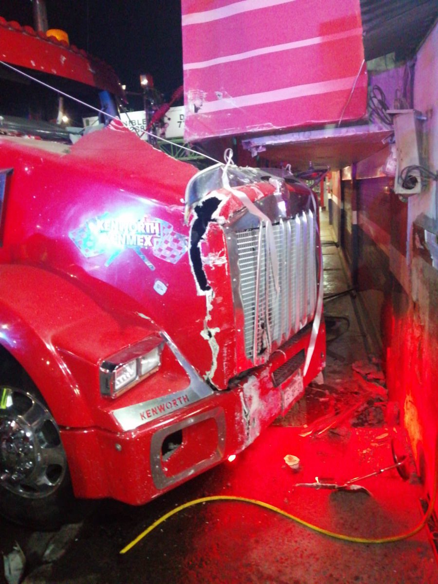 Central_MXH's tweet image. #CentralMX #Hidalgo #TulancingoHidalgo

🚨🚨 En las postrimerías de 2024, se suscitó un accidente en el Boulevard Emiliano Zapata, provocando un accidente en el Boulevard la Morena, cerca de la vulcanizadora González y Tacos Memo, en Tulancingo, en el que estuvo involucrado un…