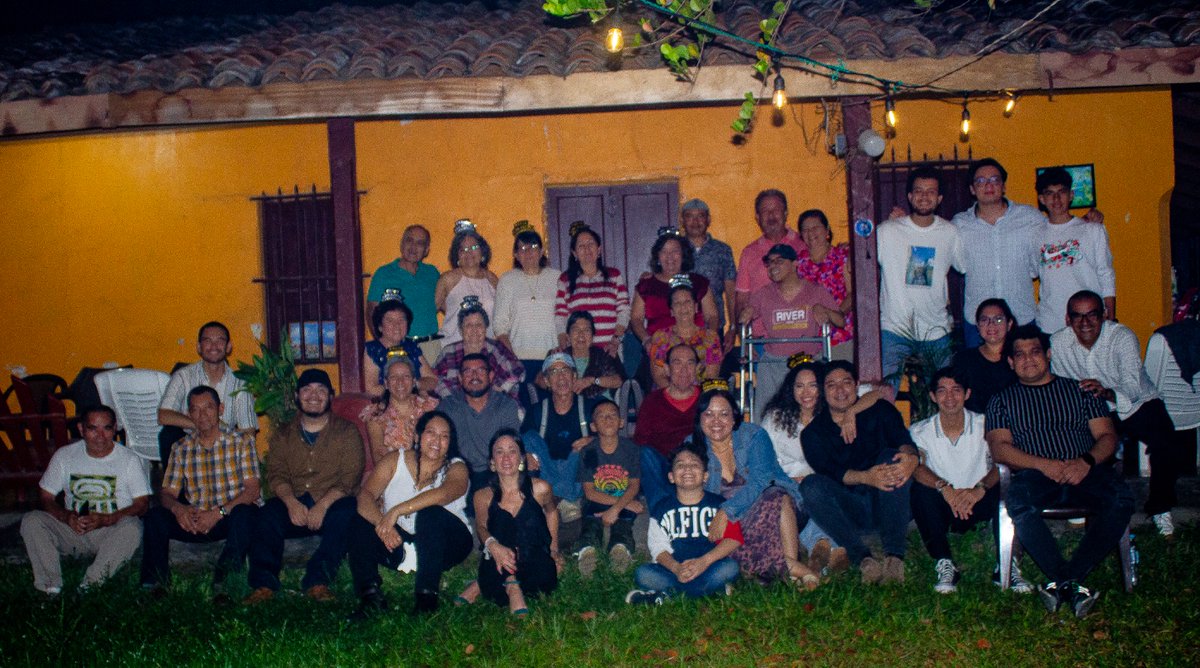 AndreesIsassi's tweet image. Casa llena, corazón contento. ♥️