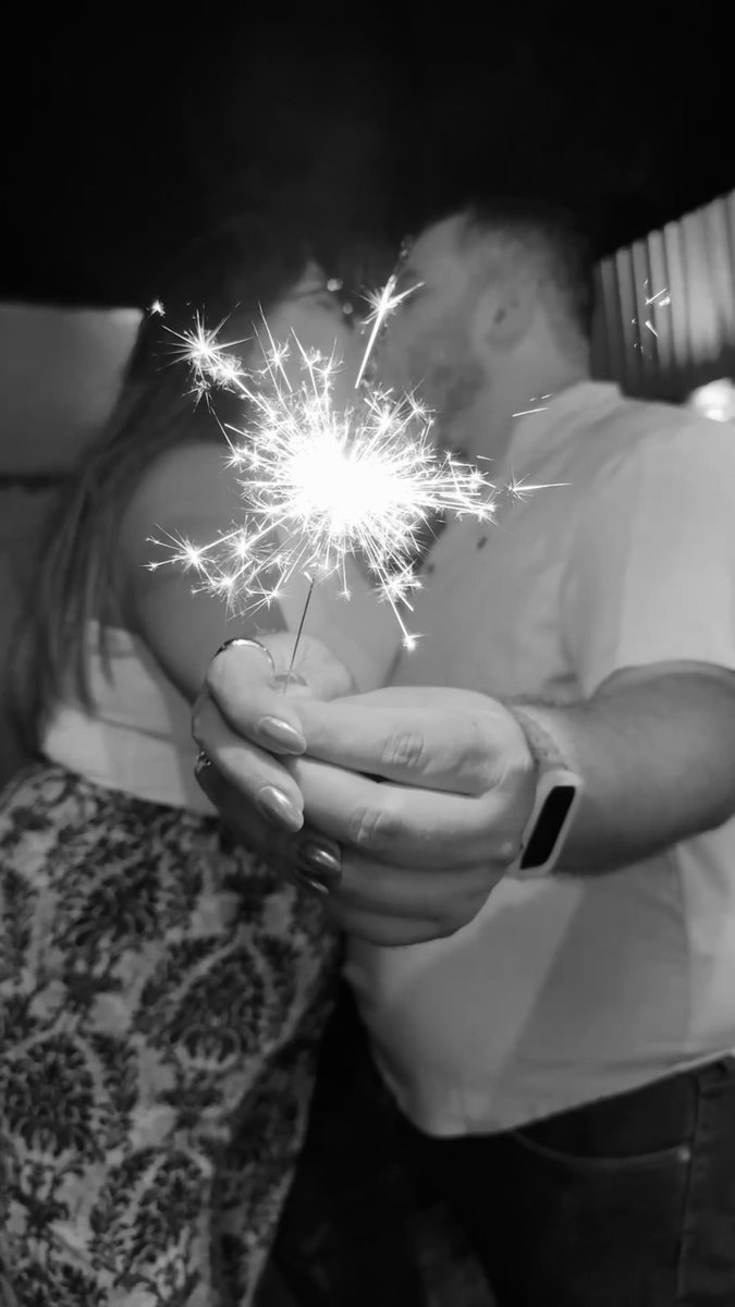 the_sunflower92's tweet photo. Iniciando otro año con el amor de mi vida 🤍 https://t.co/n4Axn35dGW