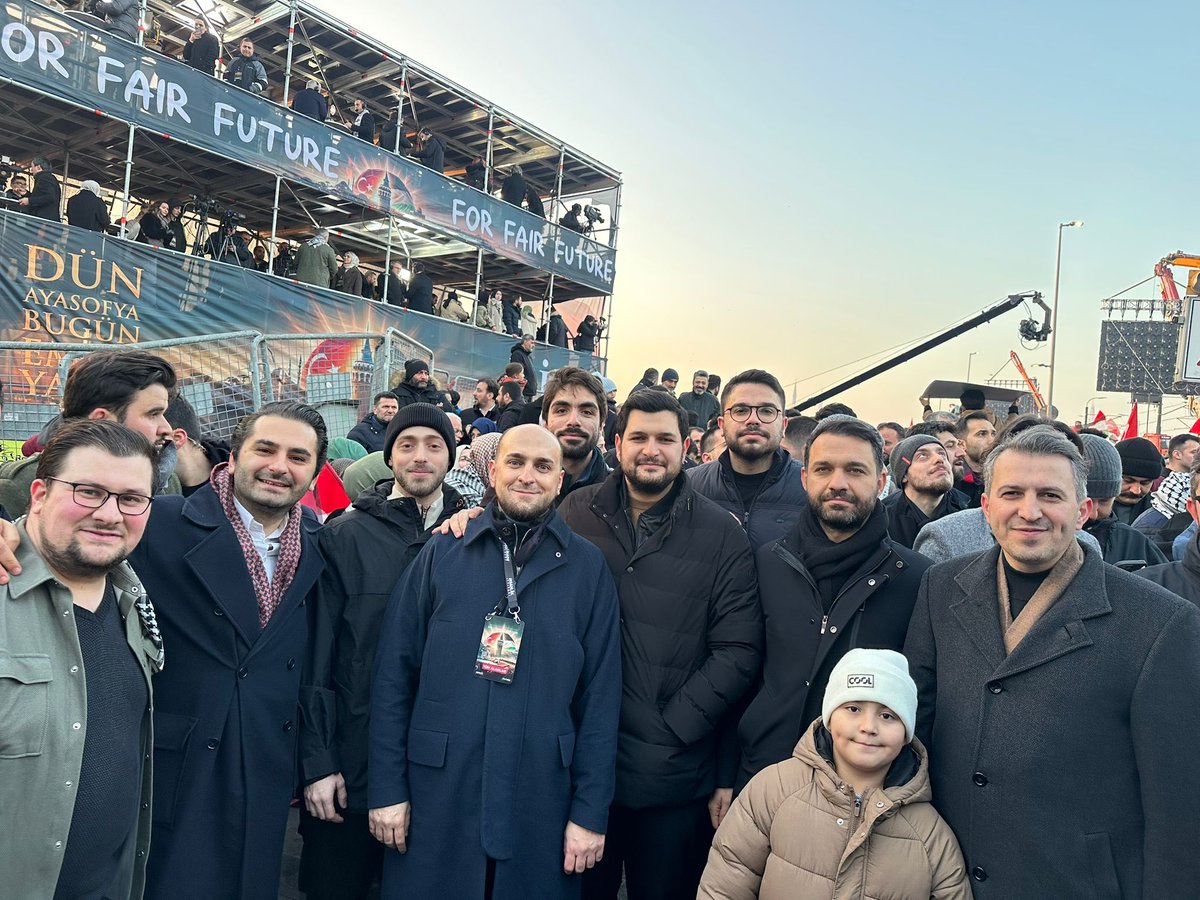 Galata’dan Filistin’e bin selam!

Dün Ayasofya,bugün Emevi huzura kavuştu. İnanıyoruz ki yarın da Aksâ…

🗓️ 01.01.2025 

📍Galata Köprüsü

#ForFairFuture