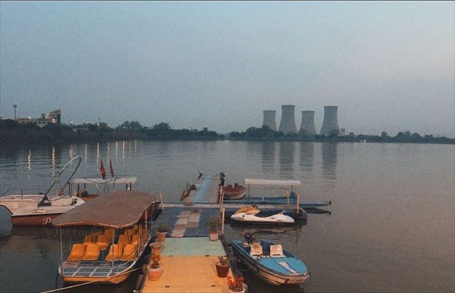 VistaDiaries's tweet image. The lake at Bathinda Thermal Power Station is now a perfect spot for picnics and boating! 🌊✨ Enjoy motorboats, pedal boats, and serene views for a fun-filled day with family and friends. 🚤🌿

#BathindaLake #ThermalPowerStation #BoatingAdventures #PicnicVibes #TravelPunjab