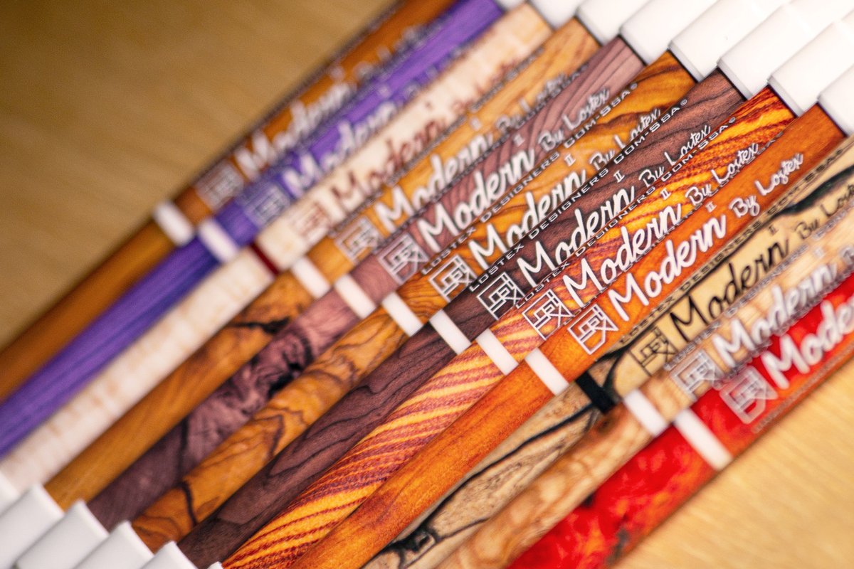 pslostex's tweet image. 明けましておめでとうございます🎍
昨年もたくさんのご愛顧を誠にありがとうございました🙇
現在ストアは臨時休業中ですが今年はLostex Design Works10周年につき、お年玉クーポンに代えて10周年記念セールを開催致しますので是非お楽しみにお待ち下さい🔥
store.pslostex.com
#Lostex
#ペン回し