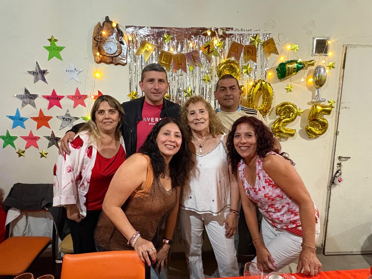 quiroga_sil1's tweet photo. Feliz año!!!🥰🥂 https://t.co/Oy82GmF98a