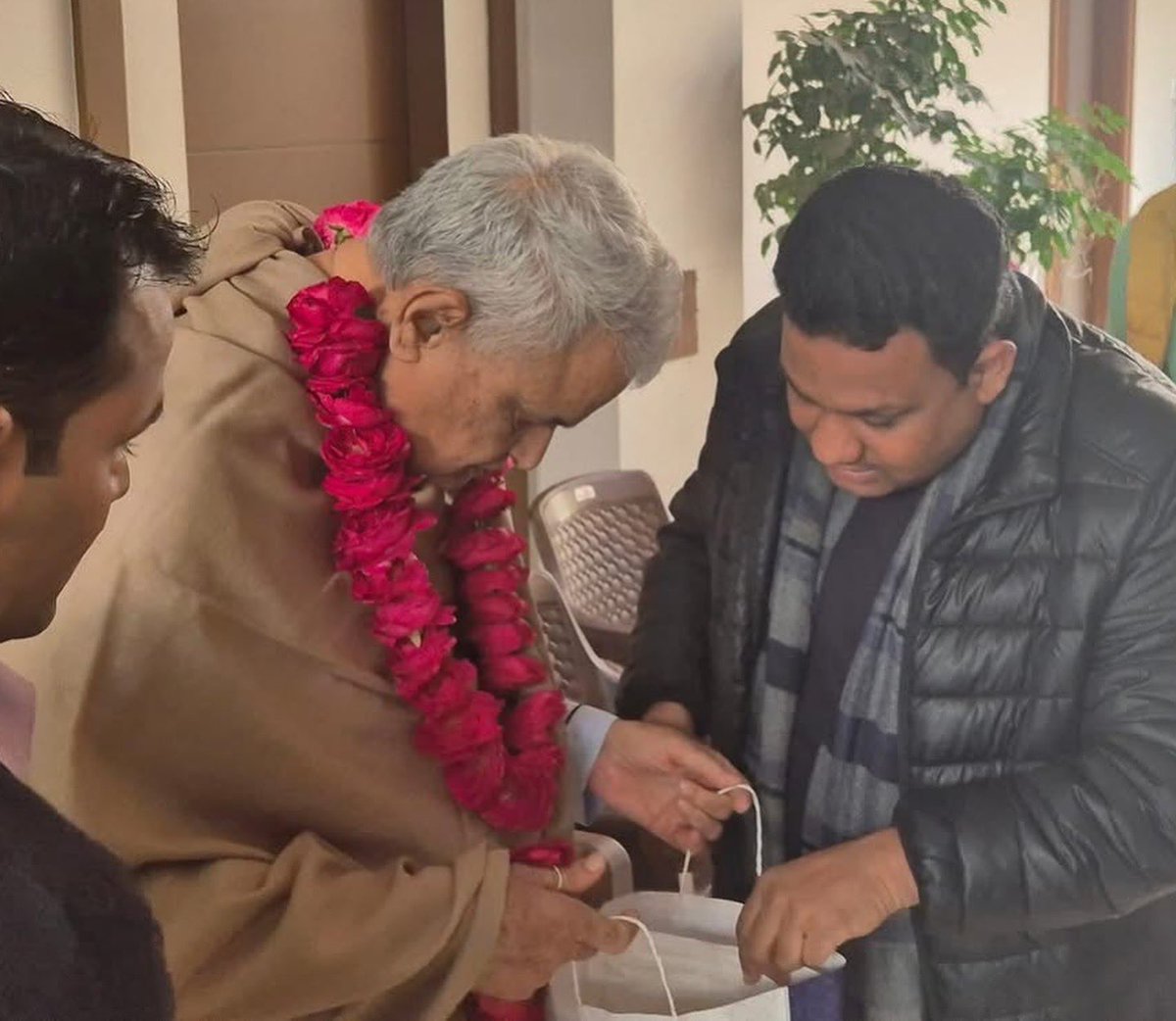 DhundhiRamMeena's tweet photo. आज नव वर्ष के शुभ अवसर पर आदरणीय गुरुजी डॉ @DrKirodilalBJP जी का आशिर्वाद लिया और नव वर्ष की शुभकामनाये दी जय जननायक बाबा आप का आशिर्वाद बना रहे 
Happy new year 2025 https://t.co/0OXWz1ooCJ