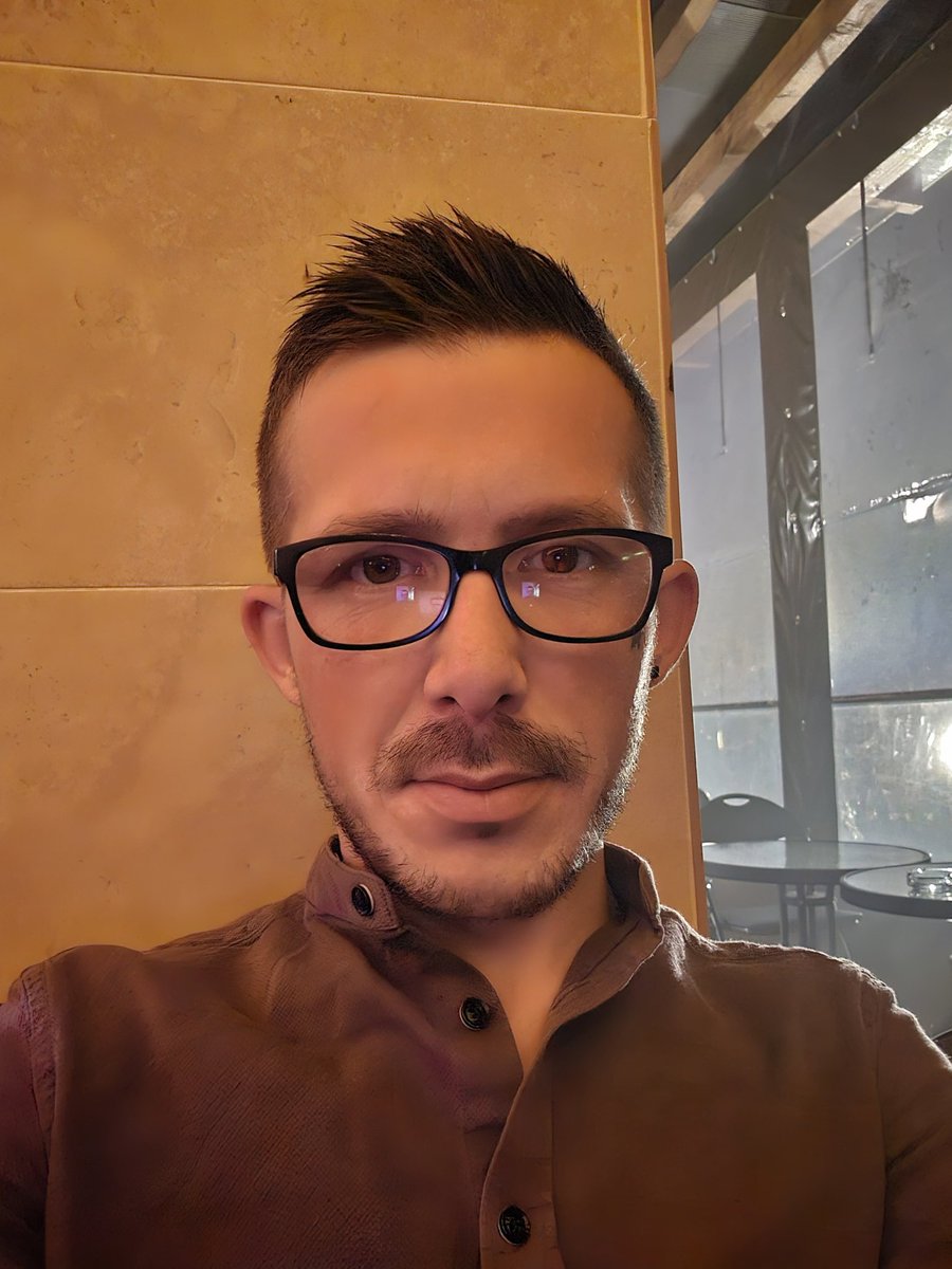 KovcsDavid33's tweet photo. BÚÉK🙂🥂 https://t.co/5NoVNeHoyo