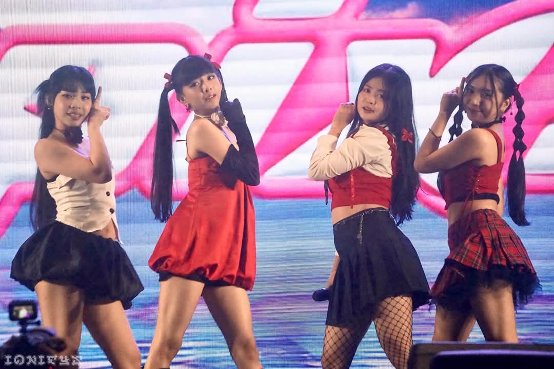iONifYz's tweet photo. [2024.12.29] PiX!E
《 #KPOPCON12 》
at Space One Ayala Mall

#PiXIEatKPOPCON12 #KPOPCON
#pixieofficialph #pixieppopgroup #pixiephicedcoffee
@pixieofficialph https://t.co/tVTKb0wcdz