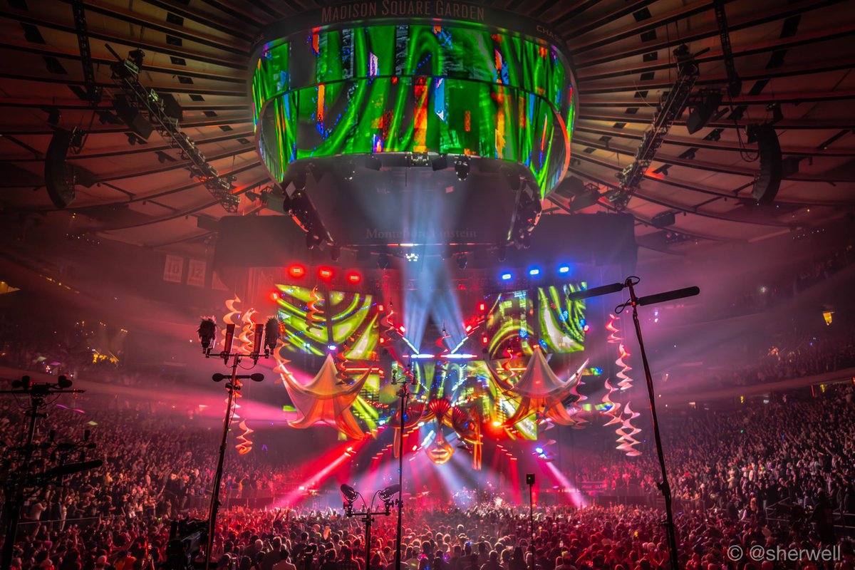 sherwell's tweet photo. What a night! Happy New Year! 12/31/2024 #phish #yemsg https://t.co/VKybgq8wmL